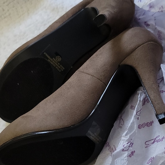 Shoes - Picture 3 of 3